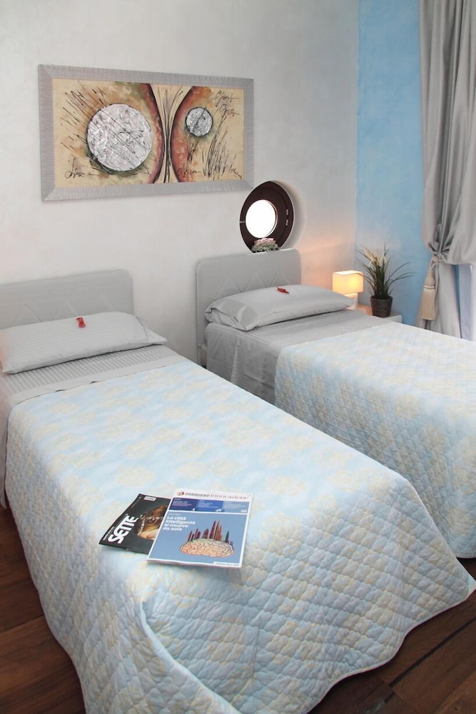 Deluxe Double or Twin Room, Private Bathroom, City View photo 2
