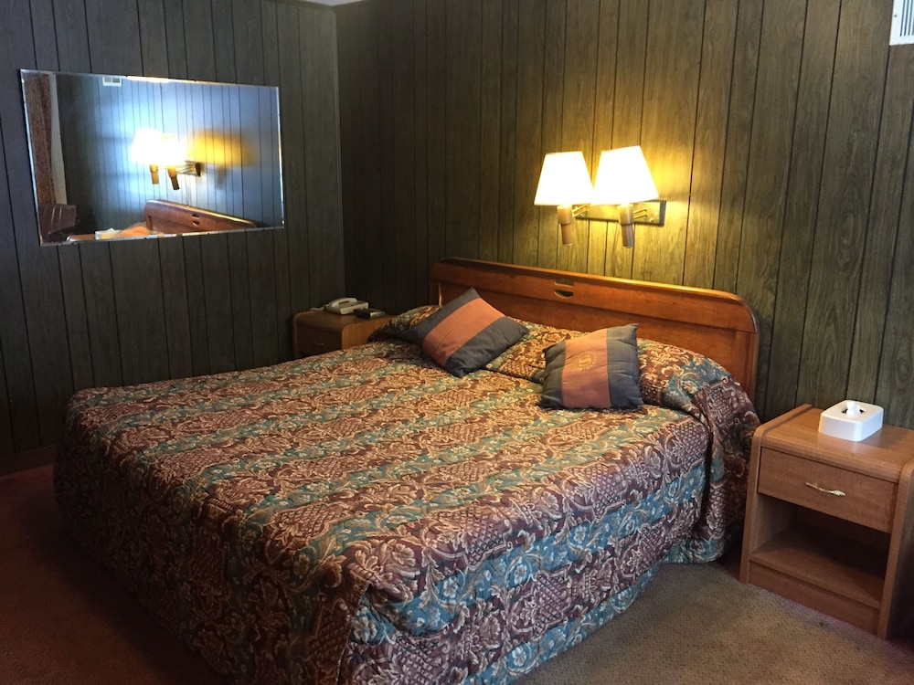 Standard Room, 1 King Bed photo 3