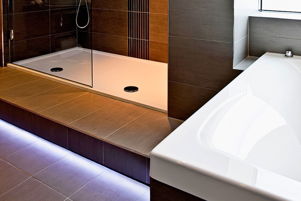 Suite, 1 King Bed, City View - Photo 13