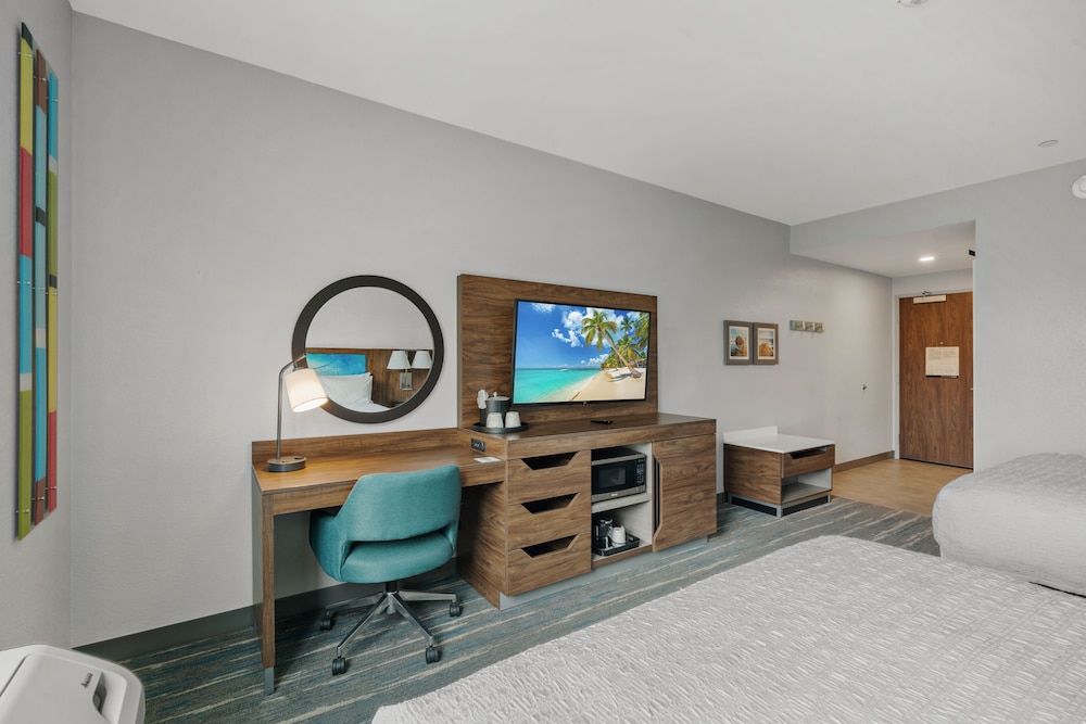 Room, 2 Queen Beds (Partial Rock View) - Photo 10
