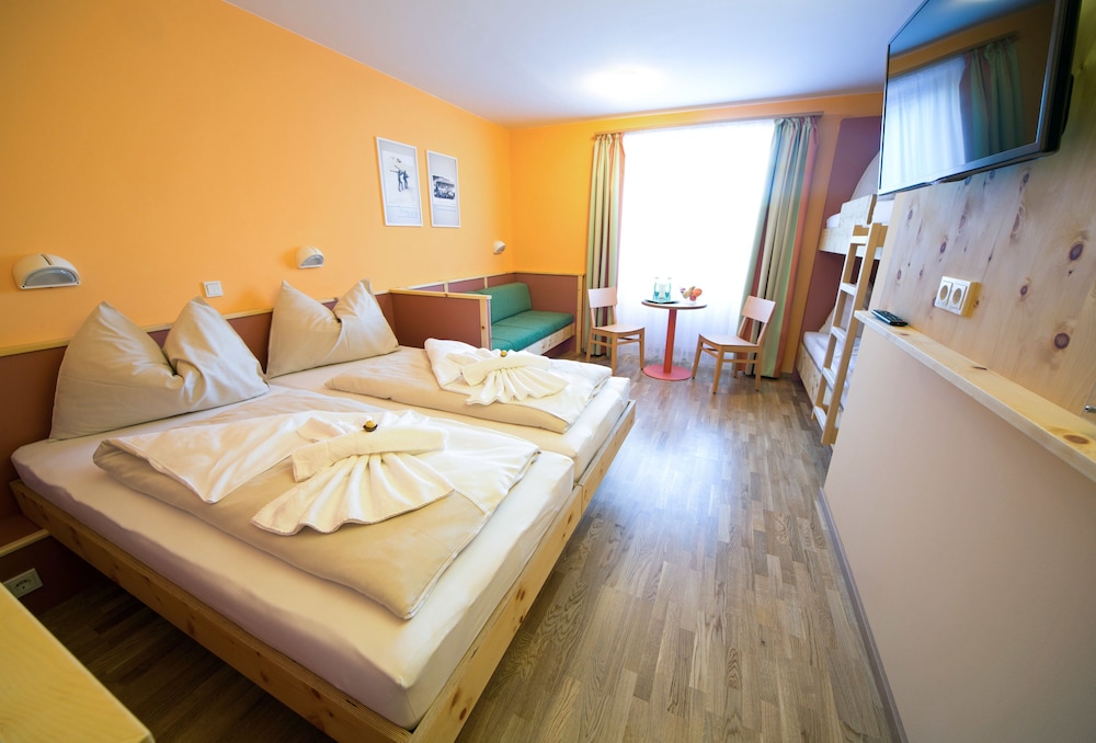 Five-Bed Room photo 2