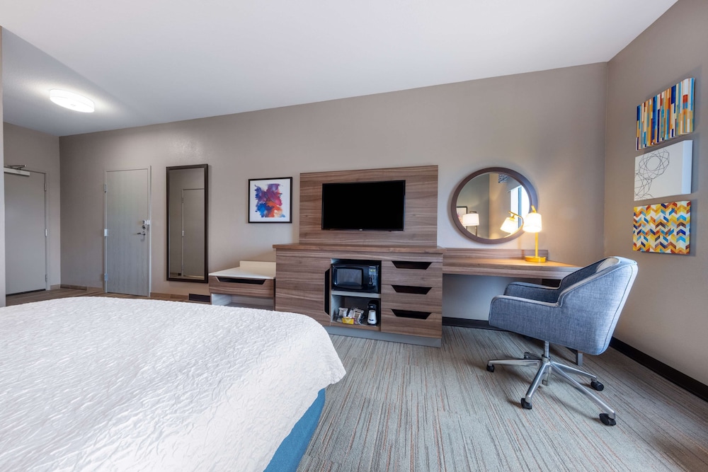 Room, 1 King Bed, Accessible (Hearing) - Photo 2