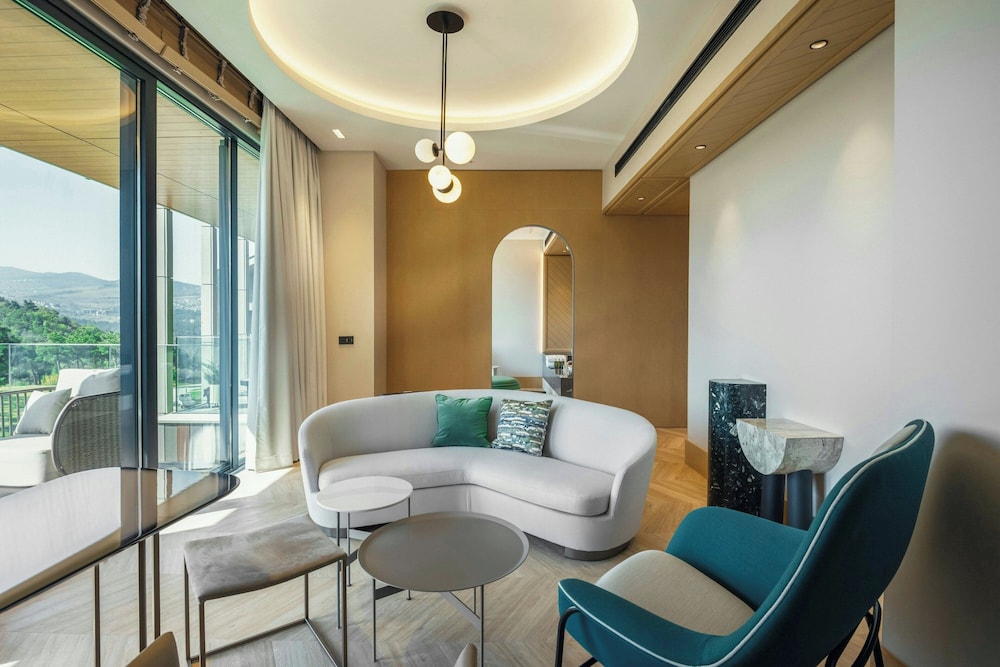 Premium Suite, 1 King Bed, Balcony