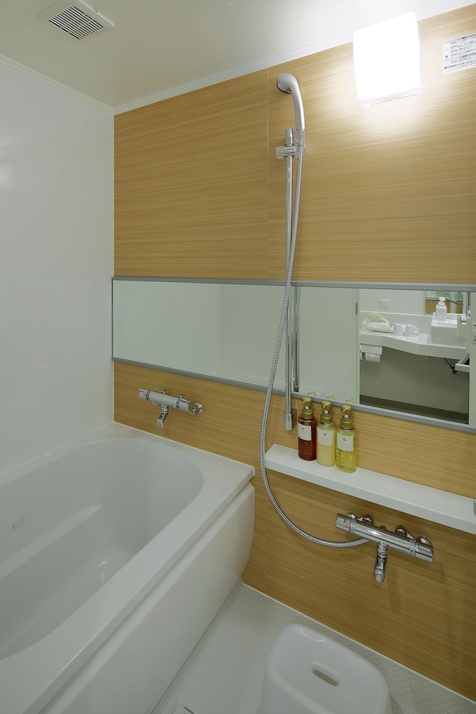 Twin Room, Non Smoking (18sqm): 1 Room for 1 Floor photo 3