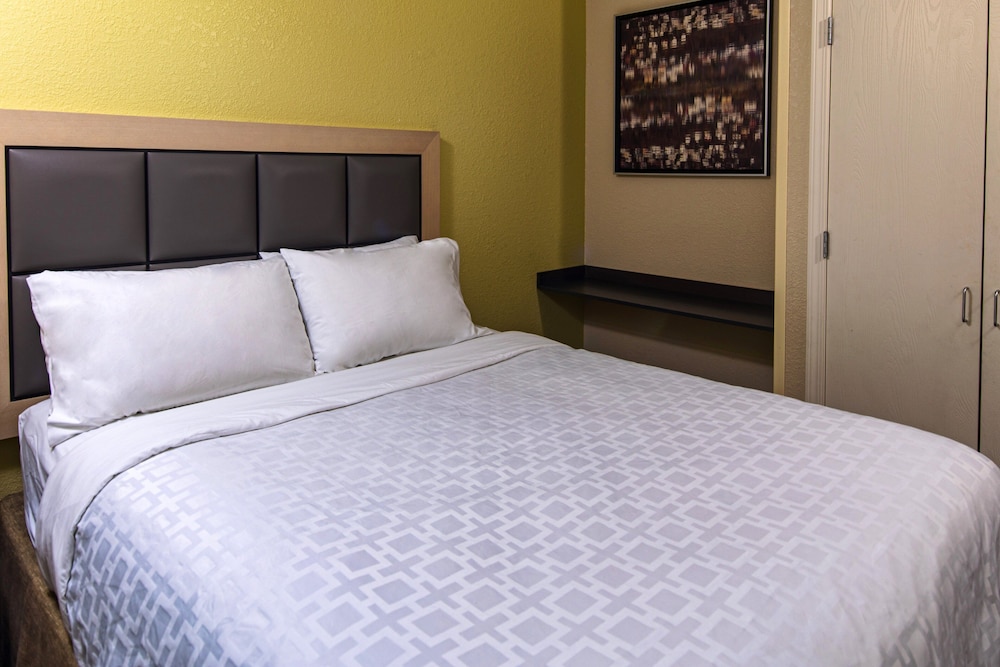Studio Suite, 1 Queen Bed, Accessible (Mobility) - Photo 5
