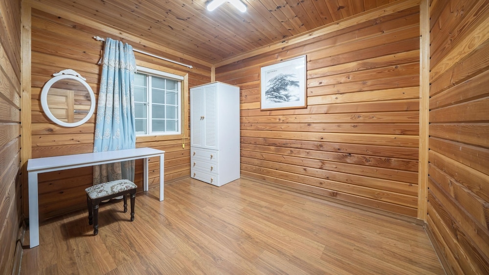 Basic Room, 1 Bedroom (Yellow-2) - Photo 8