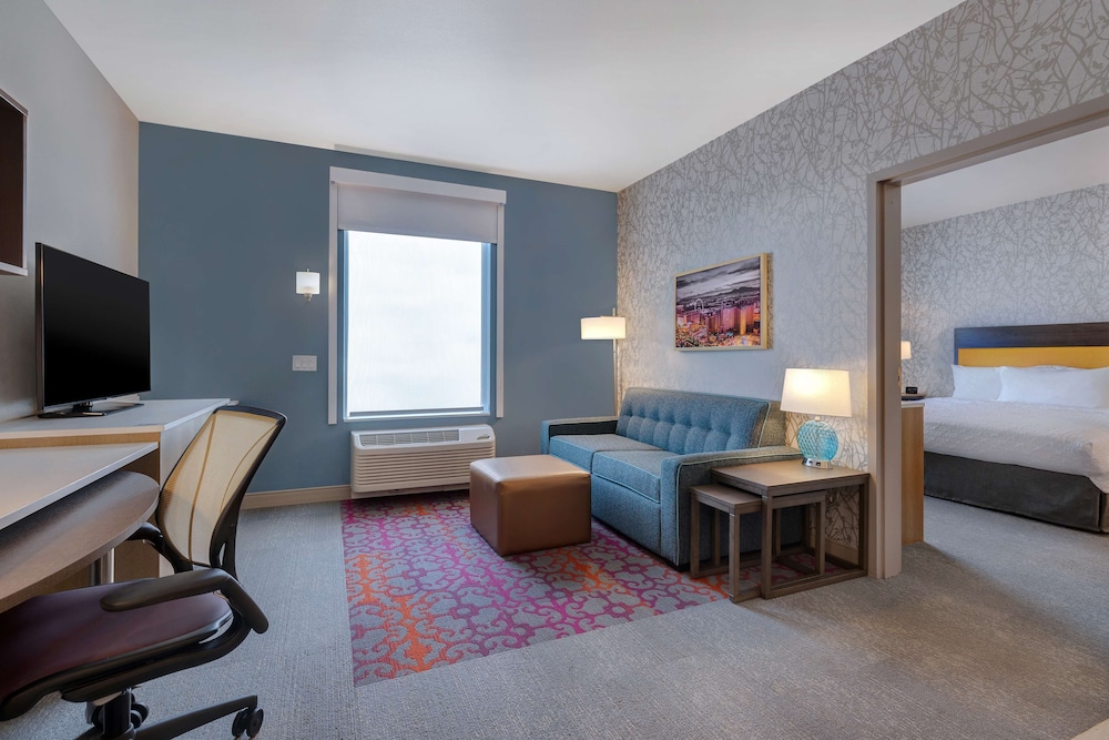 Suite, 1 King Bed, Accessible (Roll-In Shower) - Photo 6