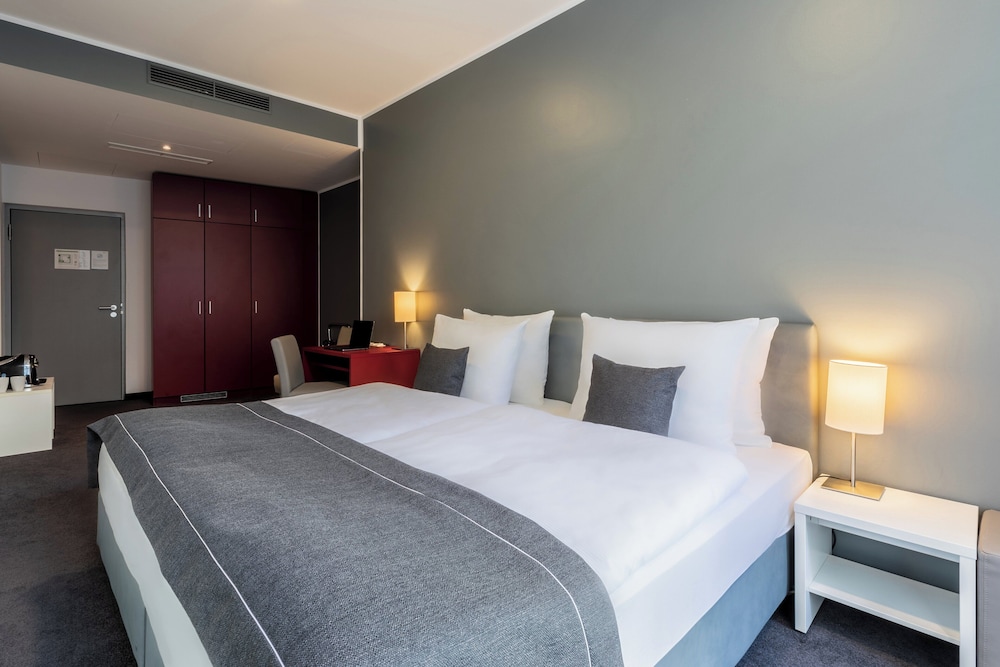 Standard Room, 1 King Bed - Photo 1
