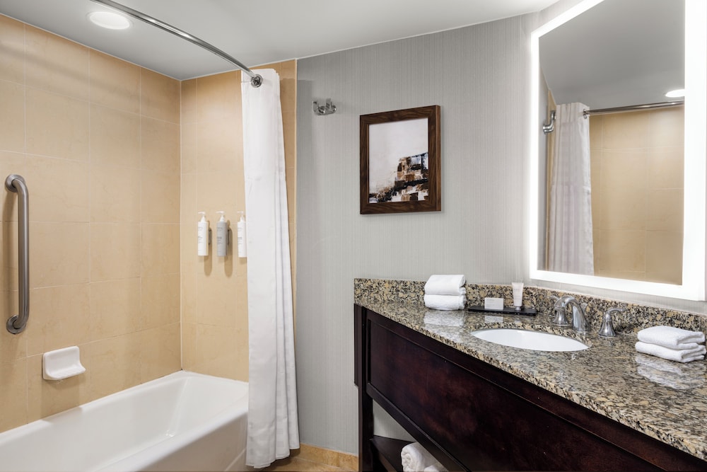 Premium Suite, 2 Queen Beds, Non Smoking - Photo 3