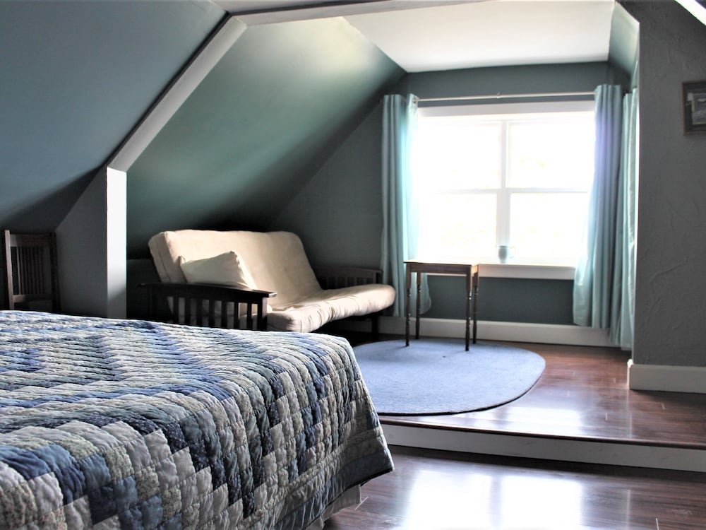 Deluxe Double Room, Ensuite, Ocean View (Captain's Quarters)