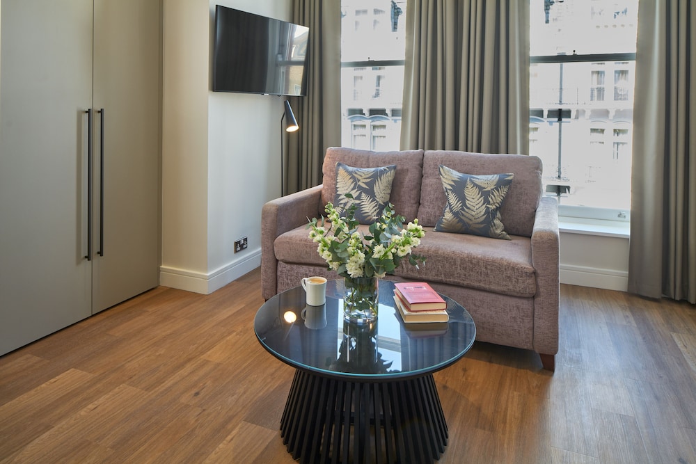 Open Plan Apartment with Sofa Bed photo 3