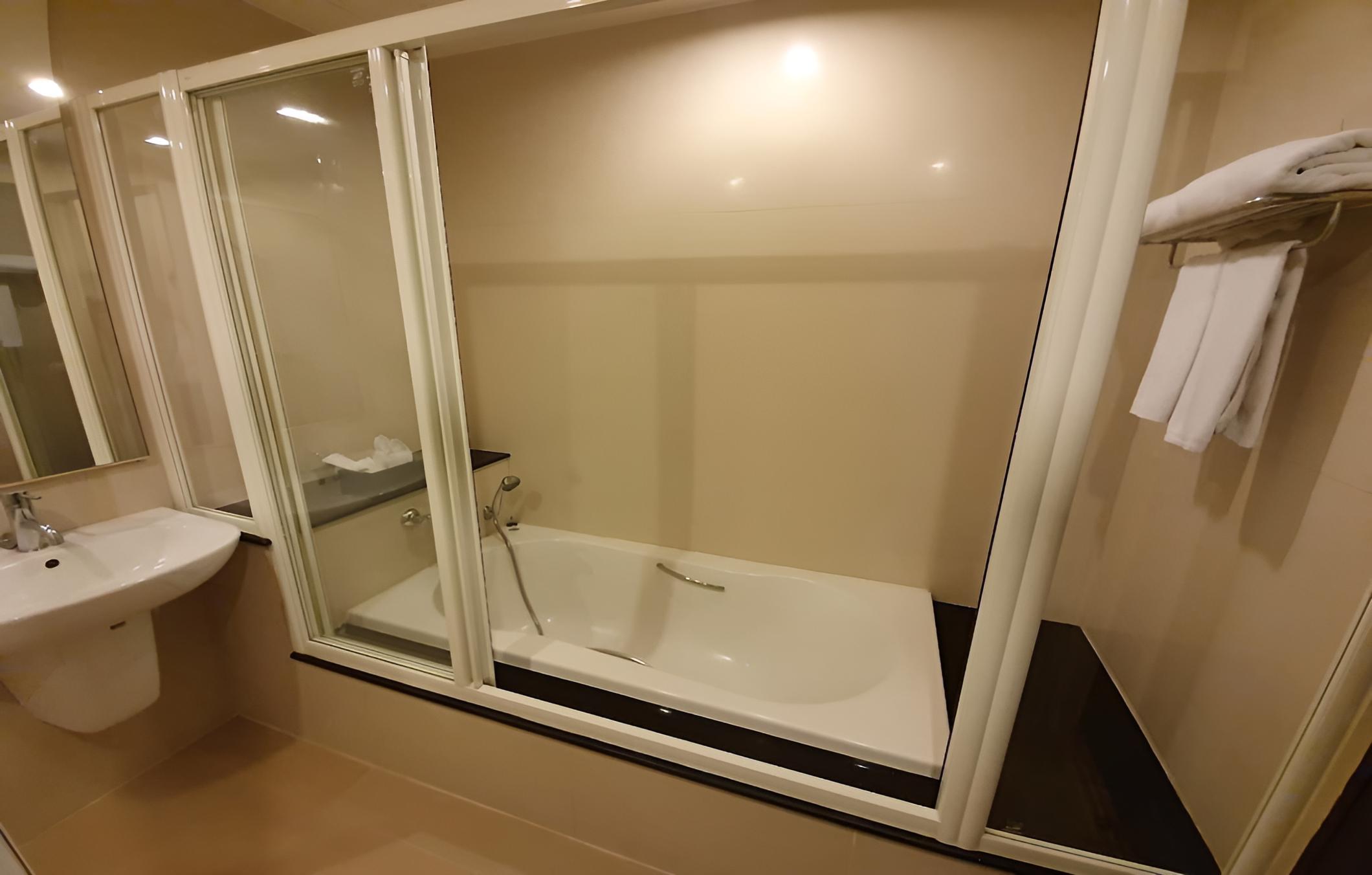 Executive Suite, 1 King Bed photo 3