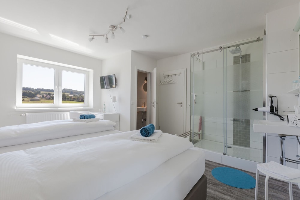 Classic Double Room, Non Smoking photo 3