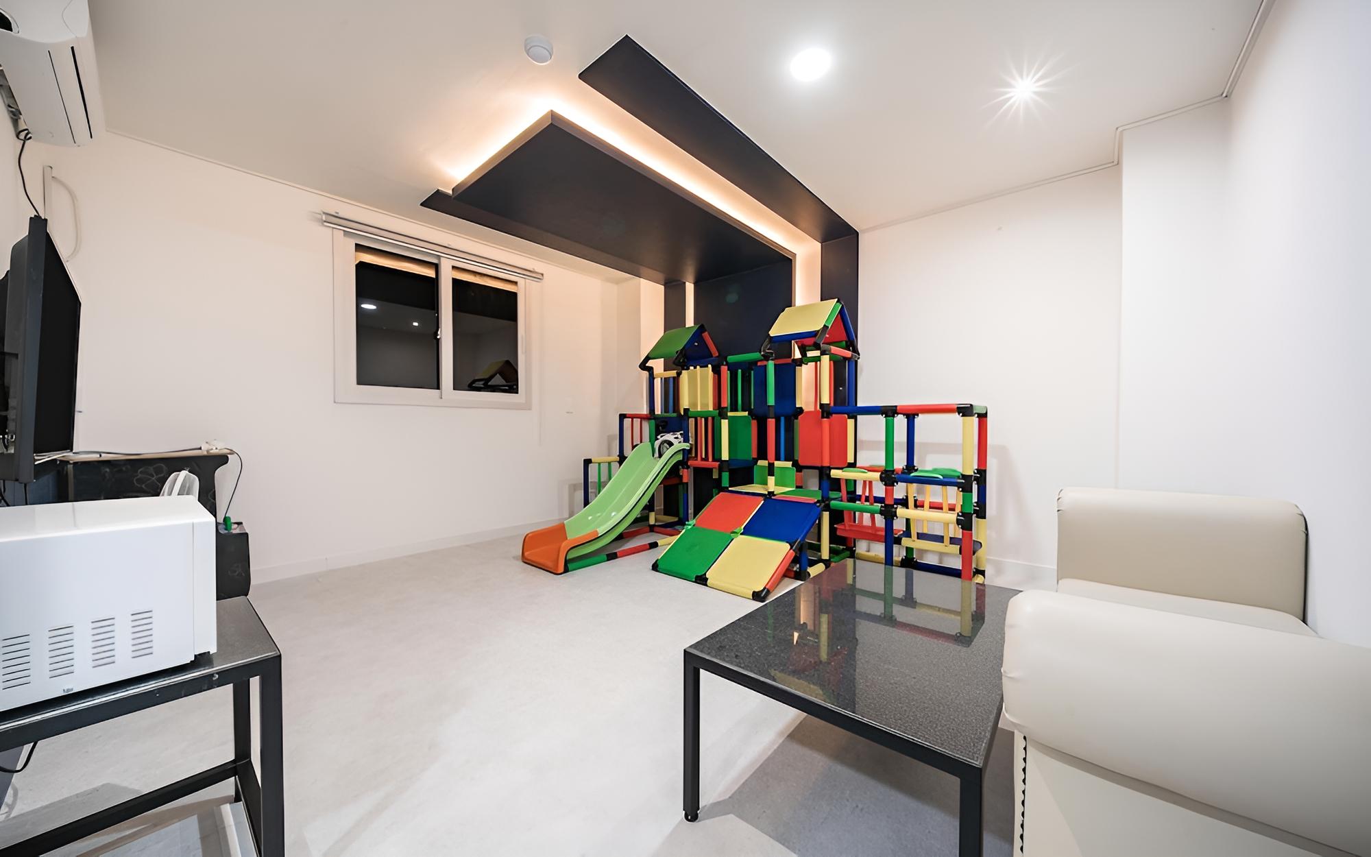 Room (Kids room (non-smoking room no consec) - Photo 2