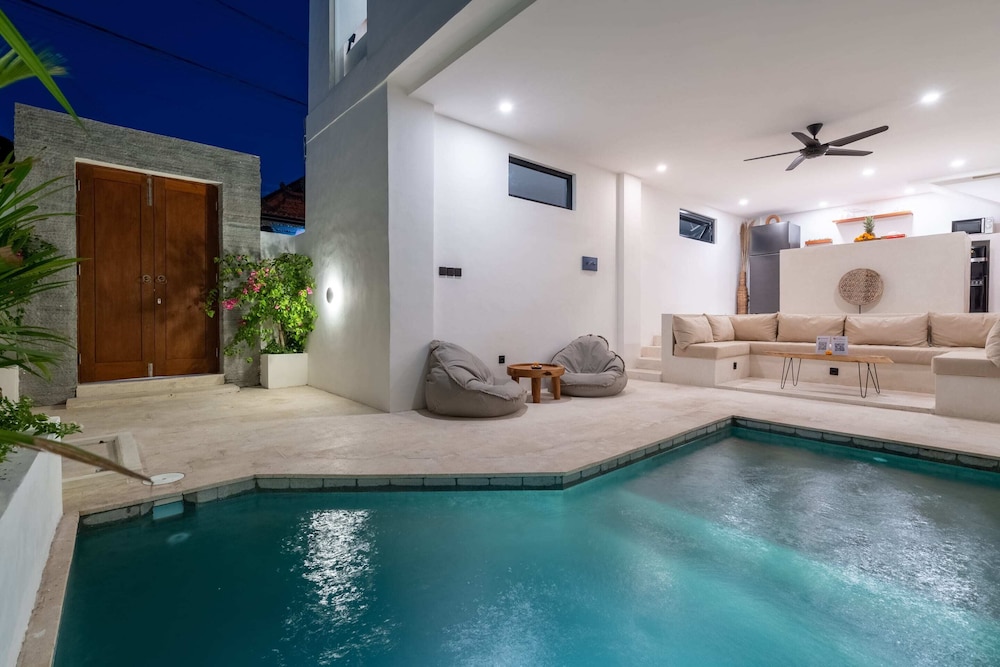 Basic Villa photo 1