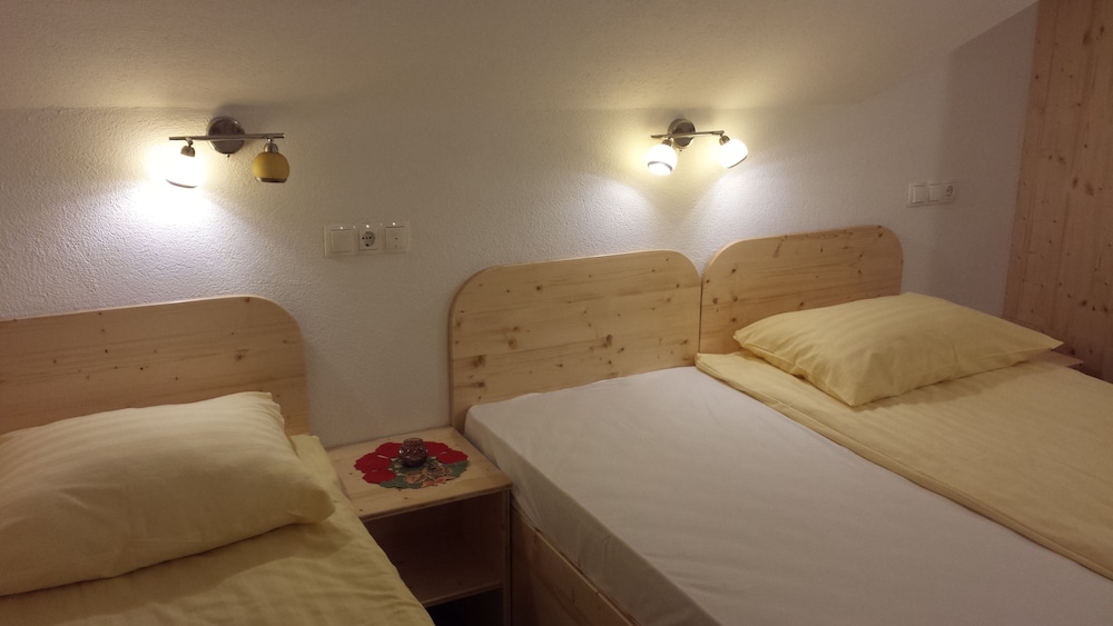 Basic Triple Room, 3 Twin Beds photo 2