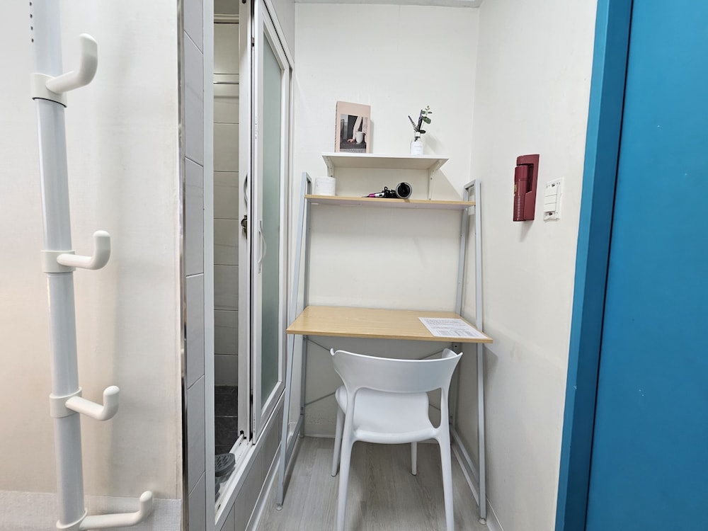 Deluxe Room, Women only, Non Smoking,Private Bathroom(402)(Self check-In Hotel,Please contact HOTEL)