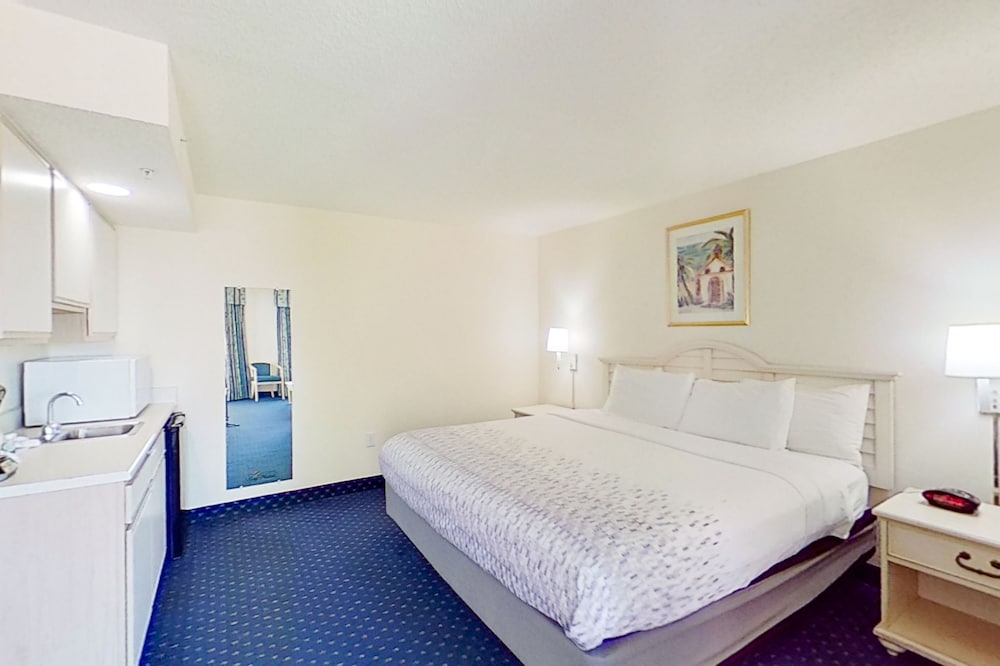 Room (Studio,1 Queen Bed) - Photo 2
