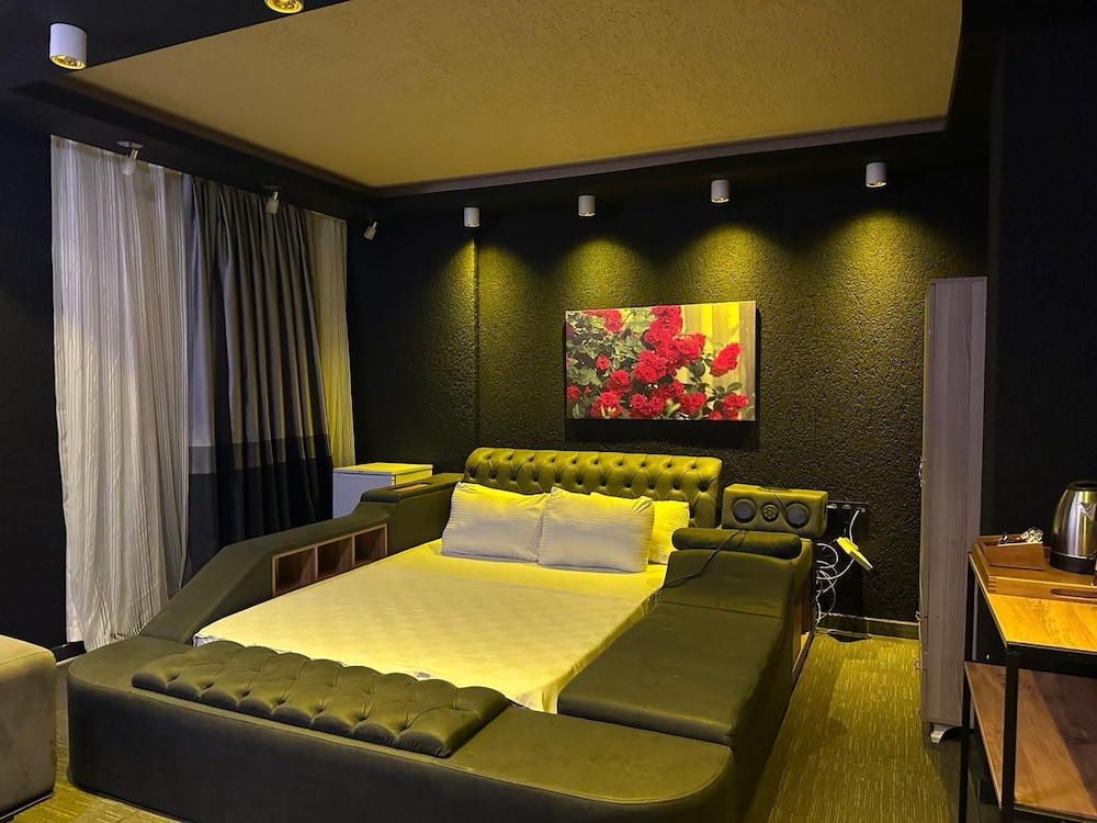 Luxury Double Room, Smoking, Bathtub photo 1