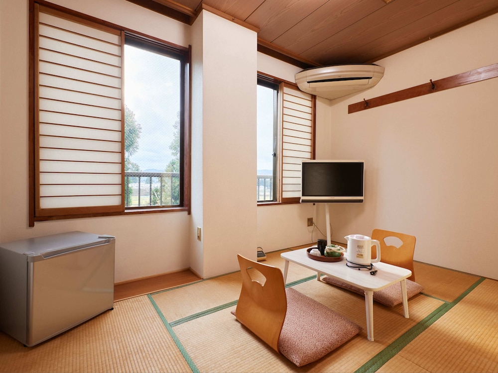 Traditional Twin Room, Smoking, Shared Bathroom