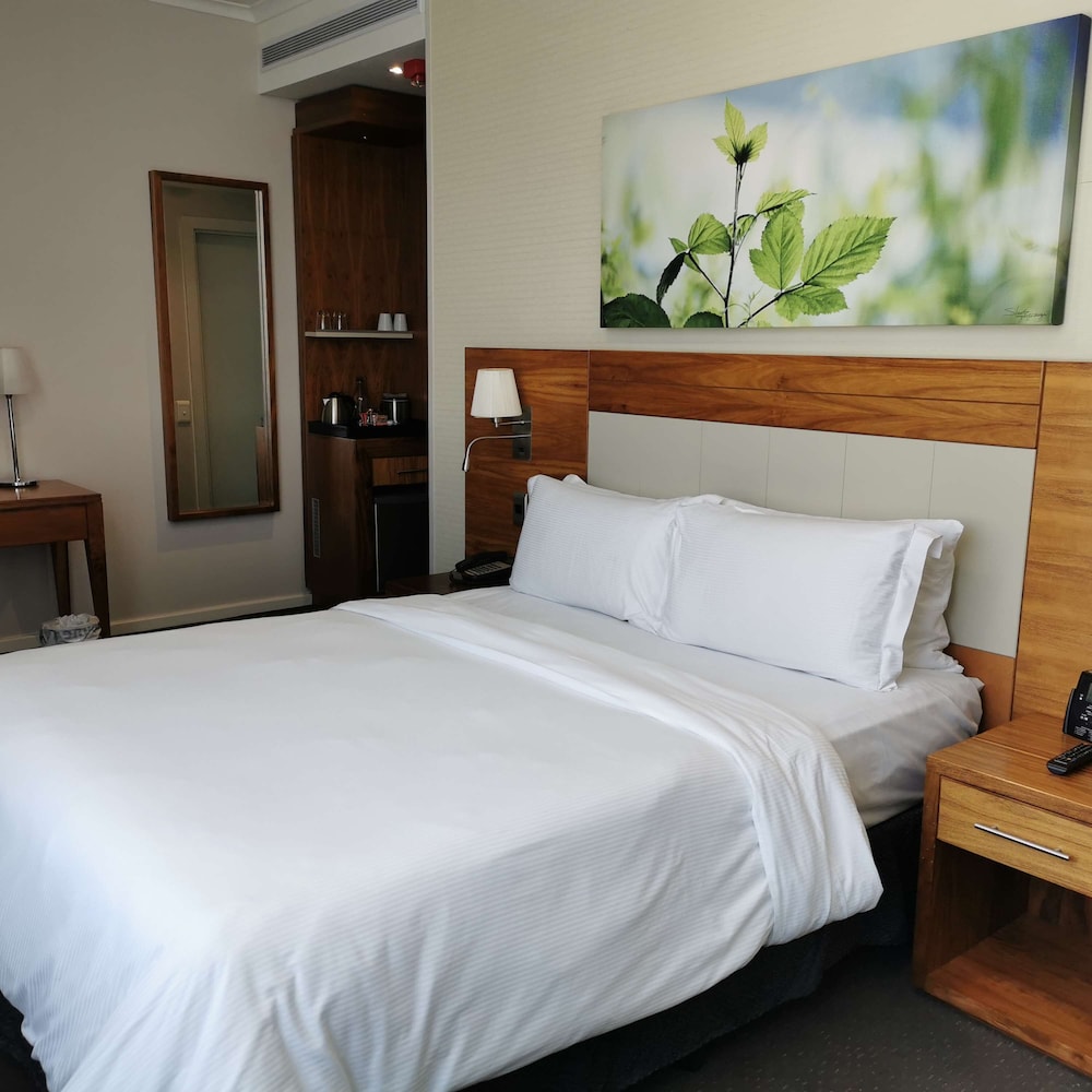 Room, 1 Queen Bed, Accessible - Photo 1