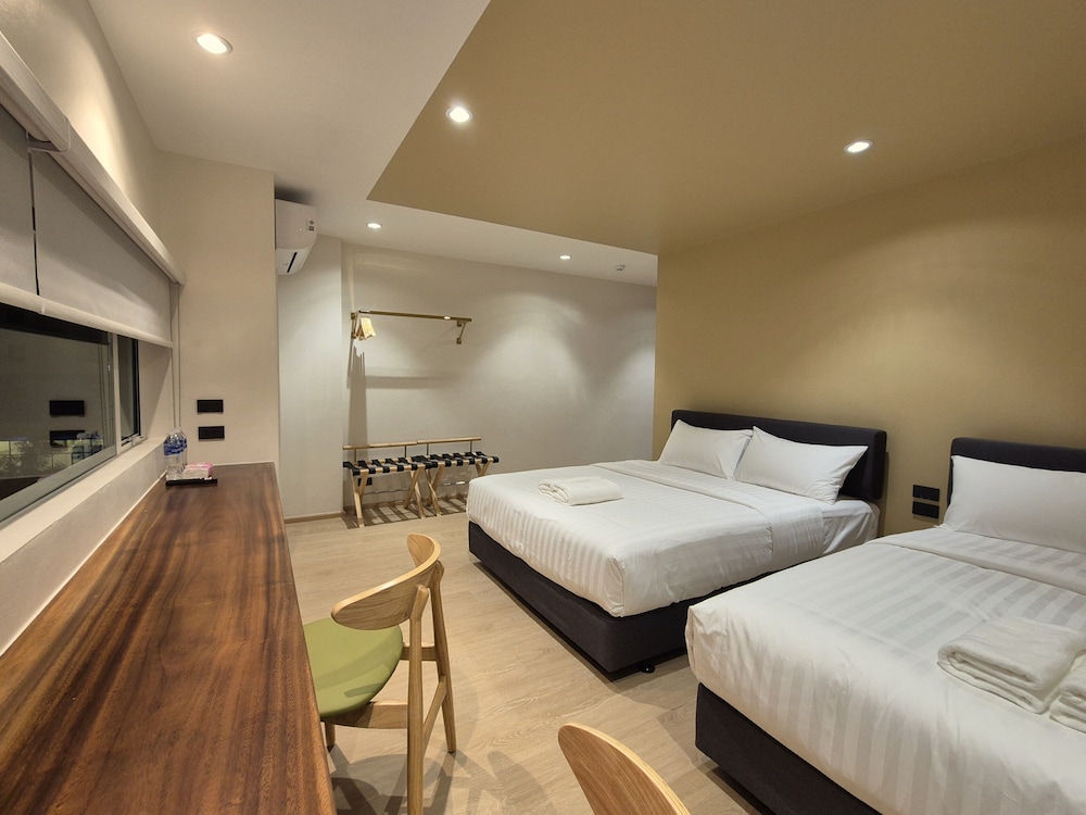 Basic Quadruple Room, Non Smoking, City View photo 3
