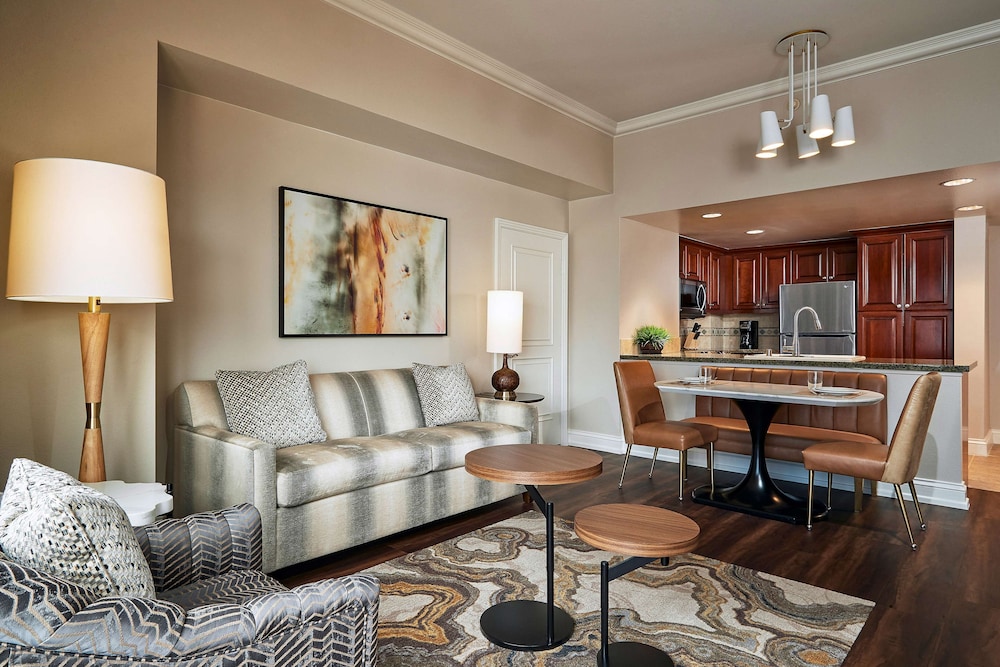 Suite, 1 King Bed with Sofa bed, Accessible (Hearing) - Photo 6