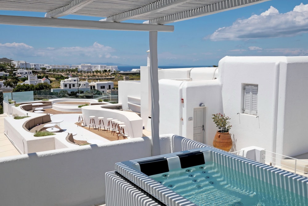 Superior Room, Hot Tub, Pool View photo 2