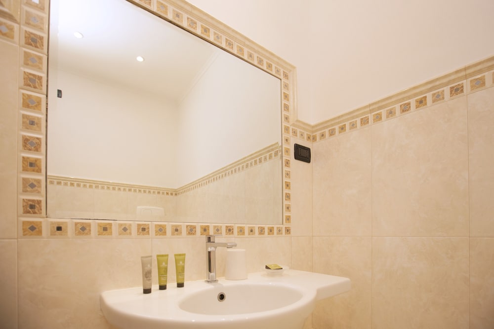 Luxury Triple Room photo 3