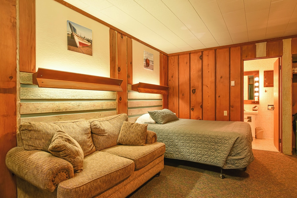 Standard Single Room, 1 Queen Bed, Beach View, Oceanfront