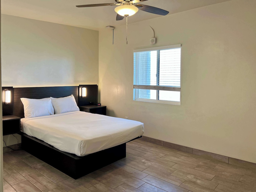 Deluxe Suite, Multiple Beds, Non Smoking, Kitchen photo 2