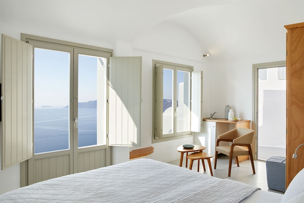 Honeymoon Suite with Outdoor Hot Tub and Caldera View - Photo 24