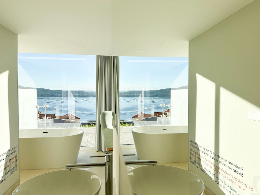 Superior Room, 1 King Bed, Terrace, Sea View photo 2