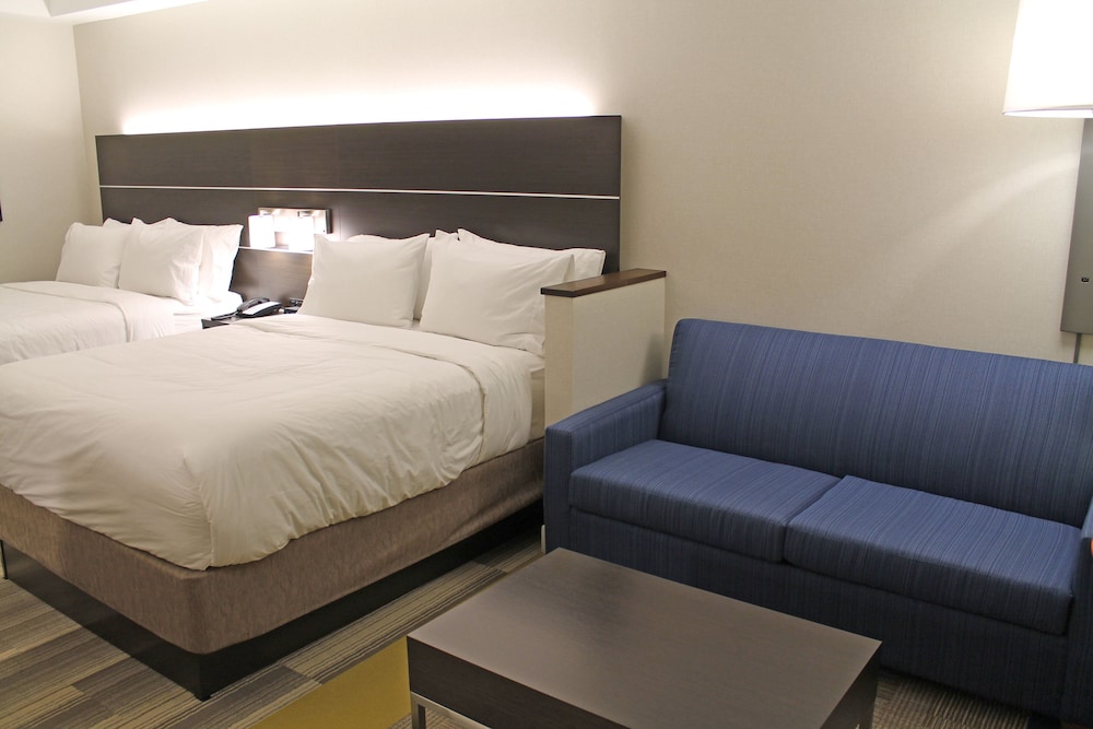 Suite, 1 Bedroom (2 Queen, Extra Living Area)