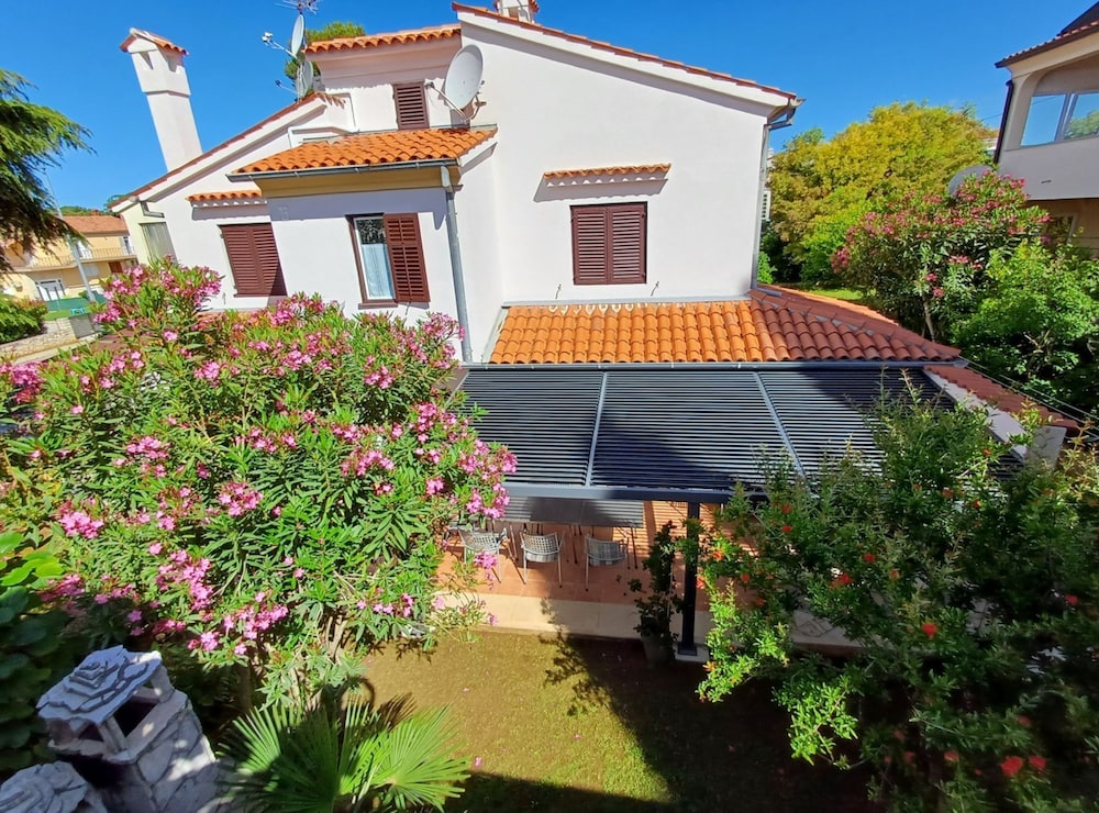 House (Holiday Home Apartments Alba)