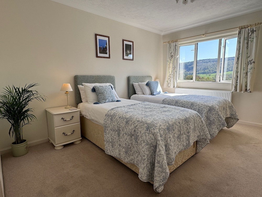 Classic Double or Twin Room, Non Smoking, Valley View photo 2