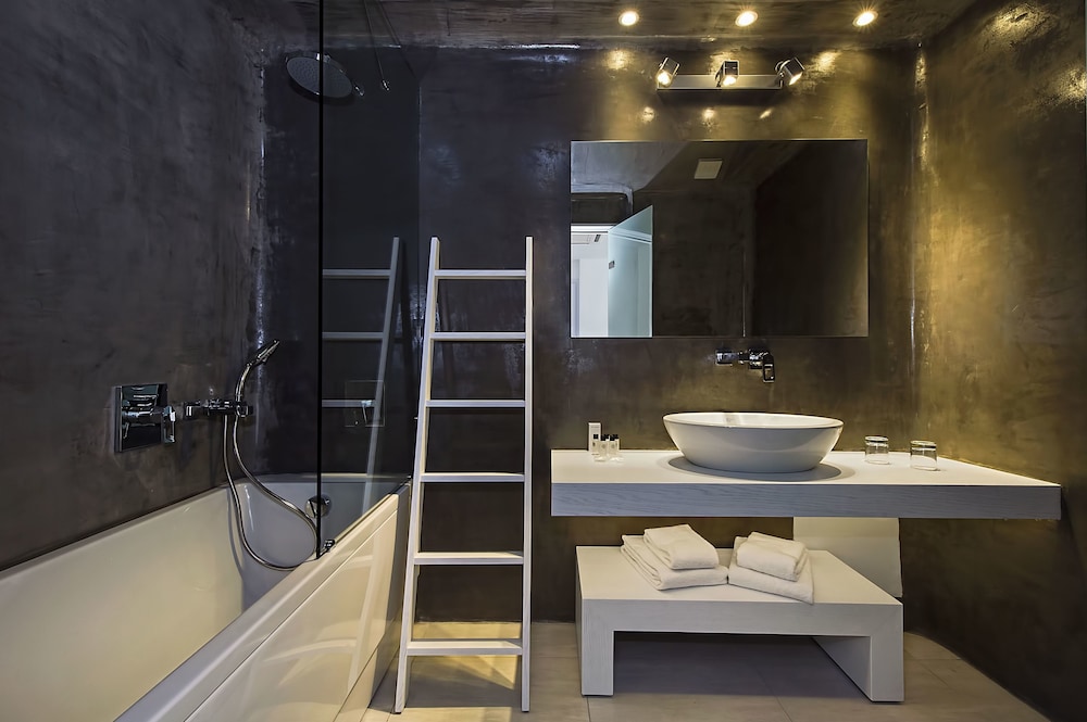 Junior Suite, Hot Tub - Photo 10