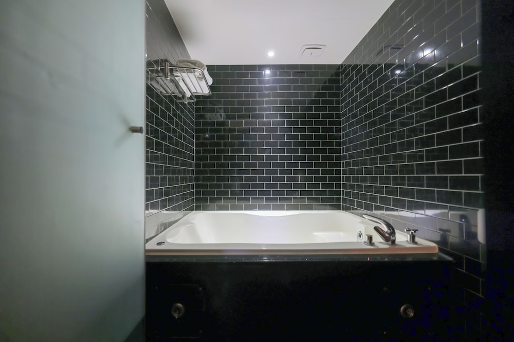 Premium Twin Room - Photo 10