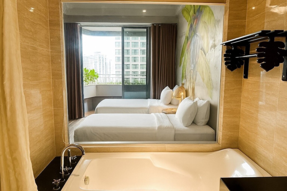 Deluxe Room, Sea View - Photo 4