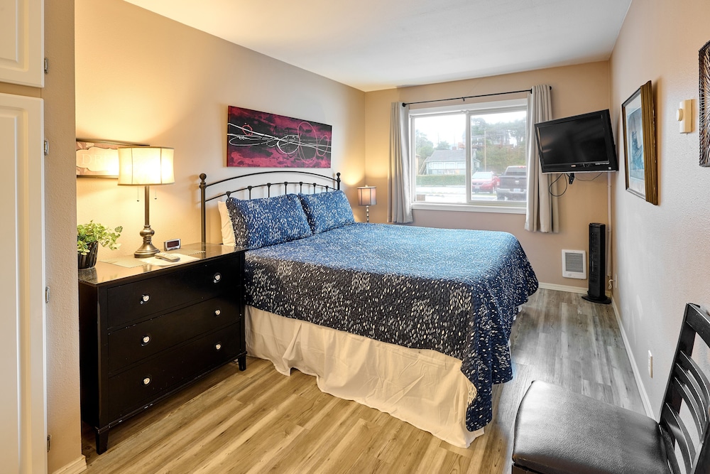 Premier Condo, 1 Bedroom, Kitchen, Beach View photo 2