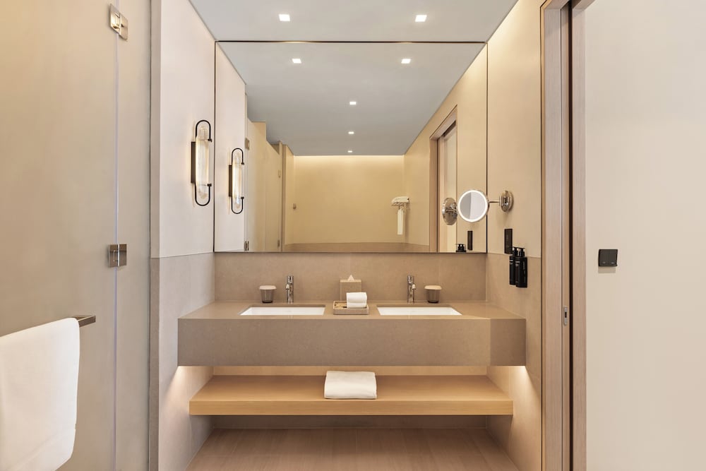 Premier Suite, City View photo 3