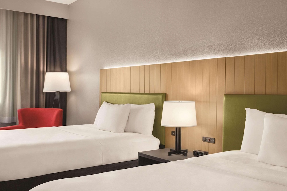 Room, 2 Queen Beds, Non Smoking - Photo 2