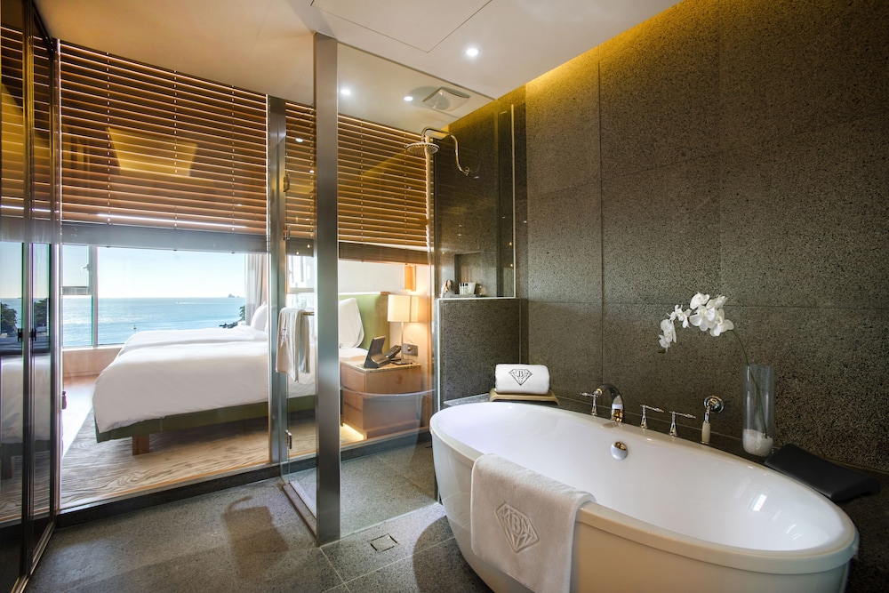 5.Ocean View Family King Room photo 2