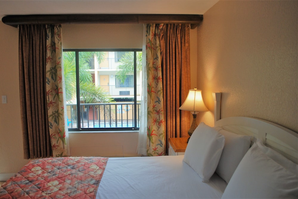 Pool Side 2 Bed/2 Bath photo 2