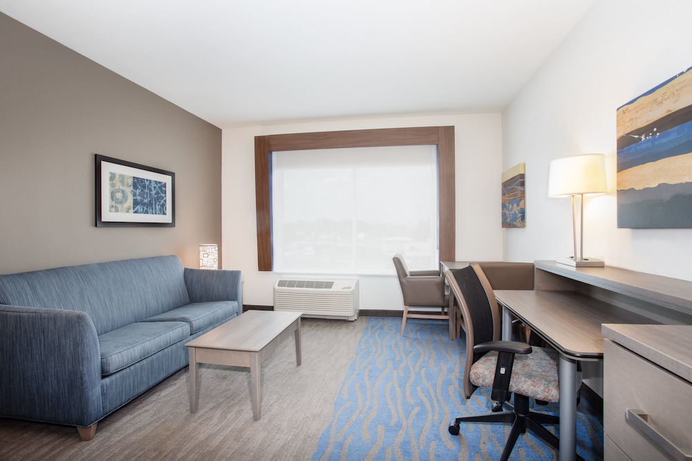 Suite, 2 Queen Beds (Additional Living Area)