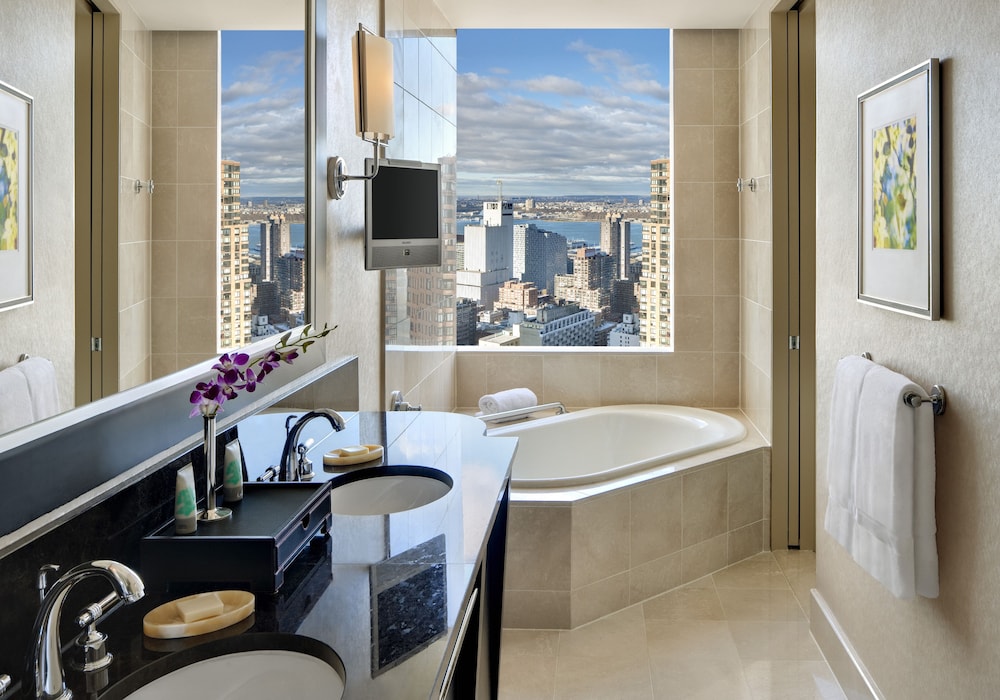 Hudson River View, Room, 2 Twin Beds, Accessible thumbnail 6