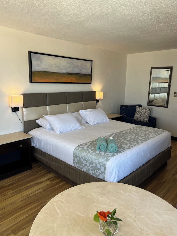 Partial Ocean View, 1 King Bed with Kitchenette - Photo 13