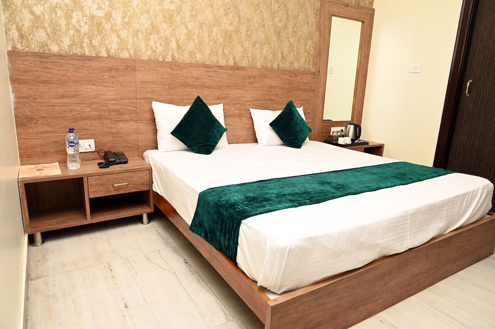 Deluxe Double Room A/C - Photo 10