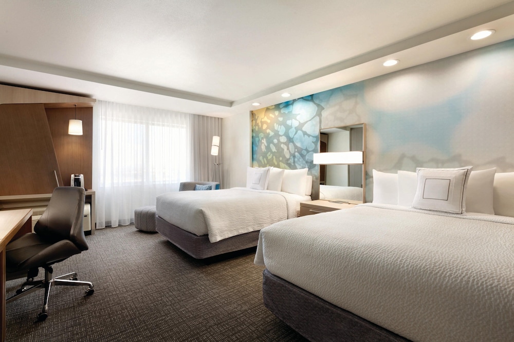 Room, 2 Queen Beds photo 1