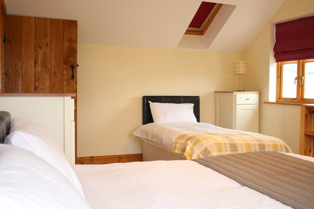 House, 5 Bedrooms photo 3